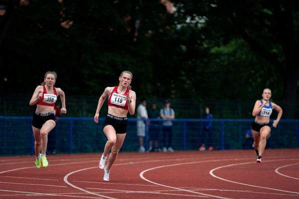 Lilly Mueller (LAV Kassel) ueber 200m am 14.05.2022 beim Nationalen Leichtathletik-Meeting im Erika-Fisch-Stadion in Hannover